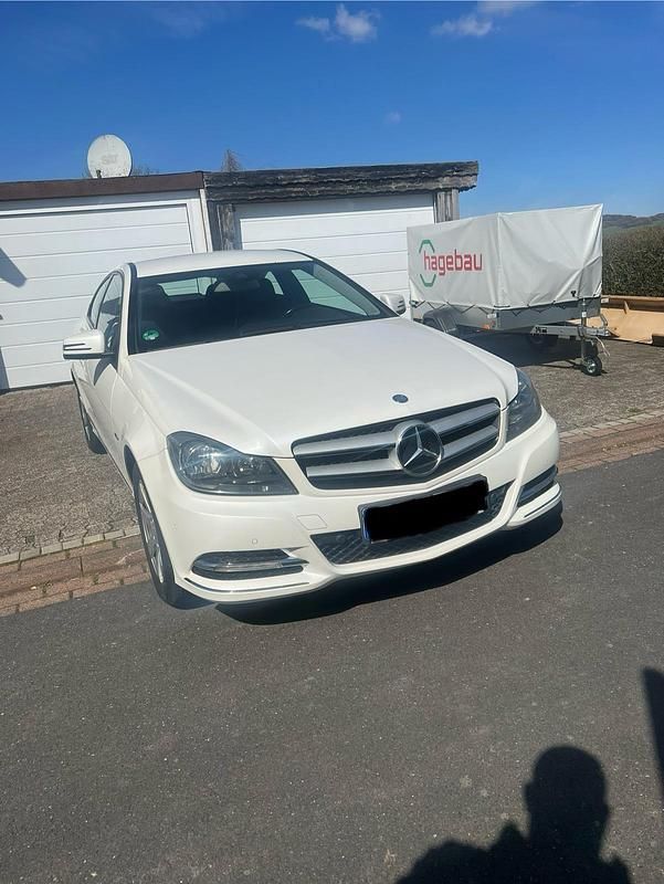 Gebraucht Mercedes 180 156 PS (114 kW) 2012 Weiß Limousine