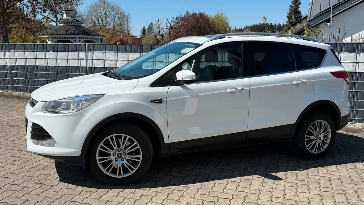 Usado Ford Kuga 140 HP (102 kW) 2014 Branco SUV