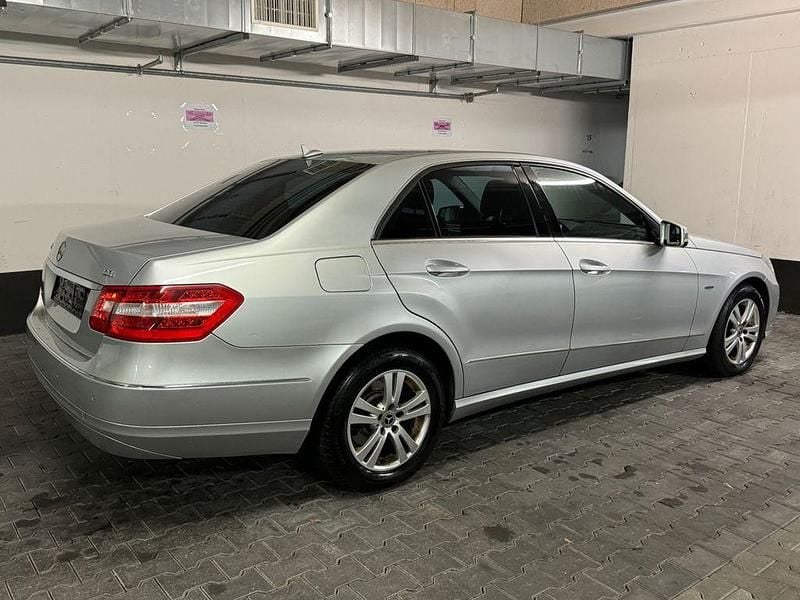 Gebraucht Mercedes E220 170 PS (125 kW) 2010 Silber Limousine
