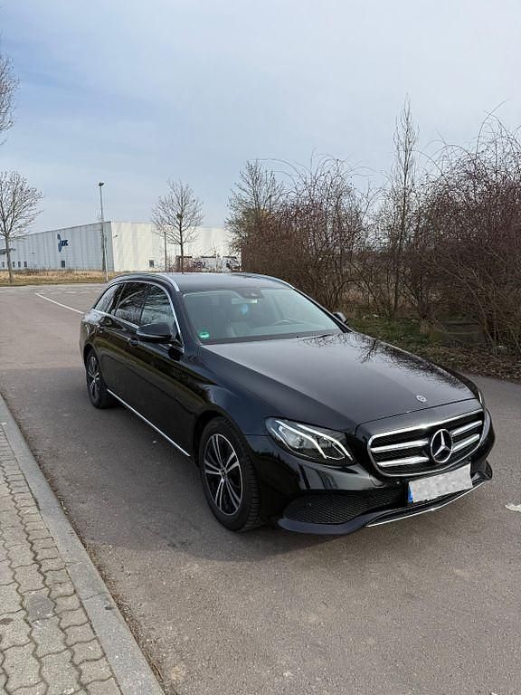 Gebraucht Mercedes E200 160 PS (117 kW) 2019 Schwarz Limousine