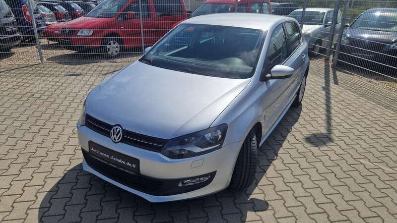 Silber Gebraucht 2011 VW Polo Team Limousine | 5.790 € (Etwas zu teuer) - Bild 1/4