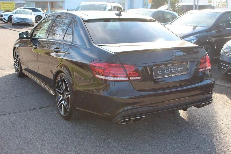 Gebraucht Mercedes E400 AMG 333 PS (244 kW) 2013 Schwarz Limousine