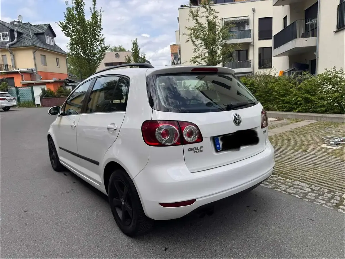 Second-hand VW Golf VII Life 122 CP (89 kW) 2014 Alb Berlinǎ