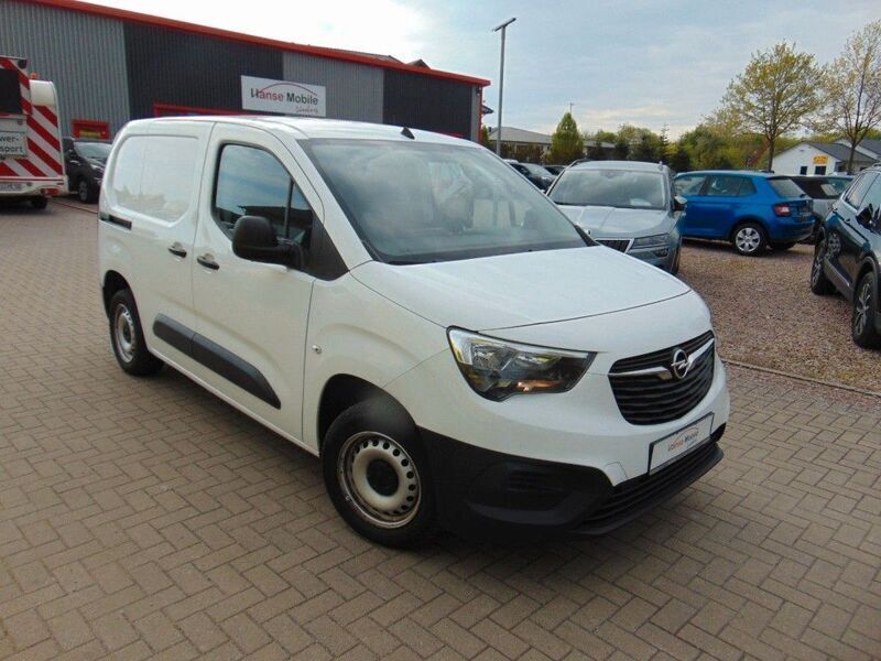 Weiß Gebraucht 2019 Opel Combo Selection Van / Kleinbus | 9.300 € (Teuer) - Bild 1/4