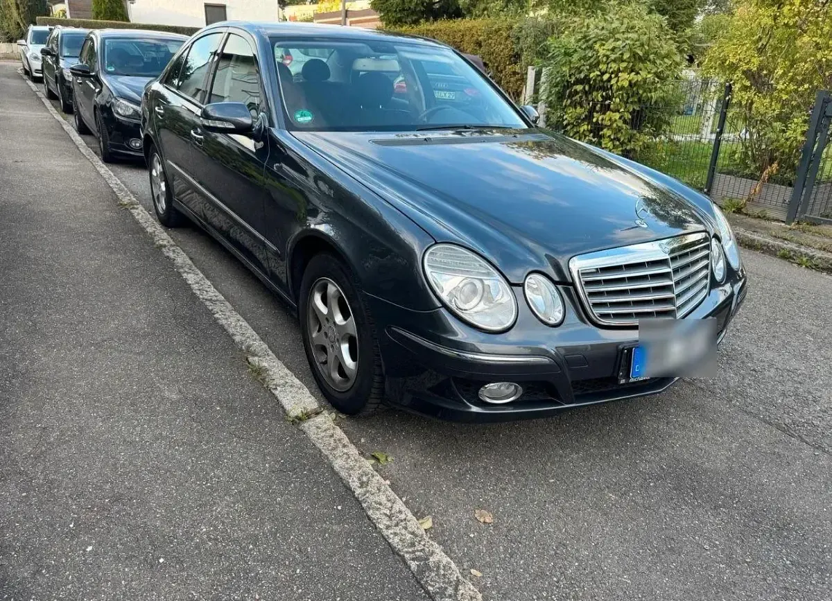 Gebraucht Mercedes E200 Elegance 184 PS (135 kW) 2008 Grau Limousine