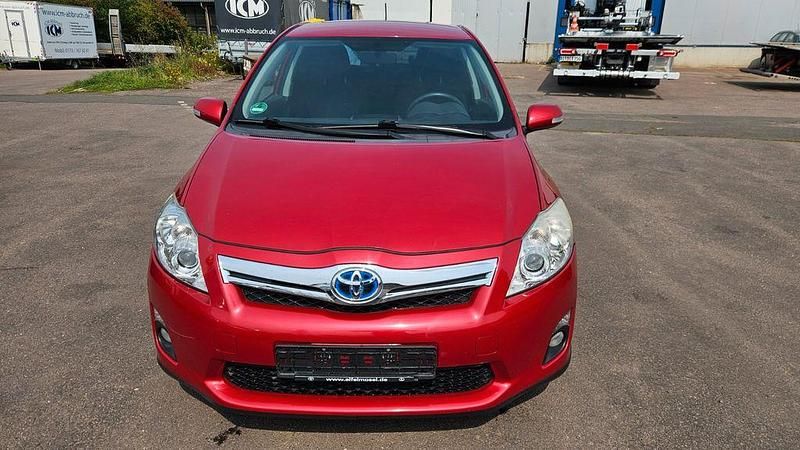 Rot Gebraucht 2012 Toyota Auris Hybrid Travel Limousine | 5.700 € (Etwas zu teuer) - Bild 1/4