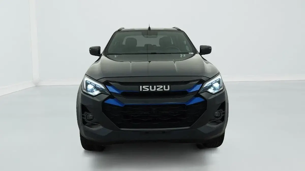 Gebraucht Isuzu D-Max 139 kW (190 PS) 2025 Obsidian gray mica Pickup