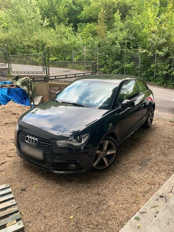 Schwarz Gebraucht 2012 Audi A1 Comfort Kleinwagen | 8.900 € - Bild 1/4