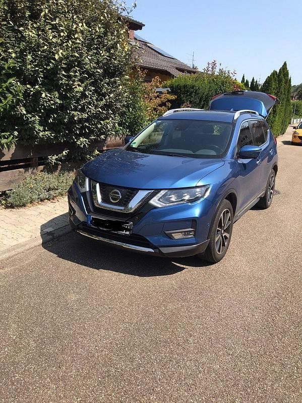 Blau Gebraucht 2017 Nissan X-Trail Tekna SUV | 21.600 € (Teuer) - Bild 1/4