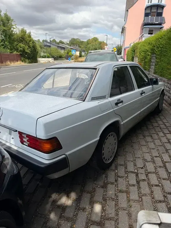 Gebraucht Mercedes 190 75 PS (55 kW) 1992 Weiß Limousine
