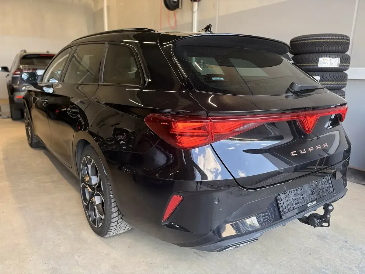 Używany Cupra Leon 204 KM (150 kW) 2025 Czarny Kombi