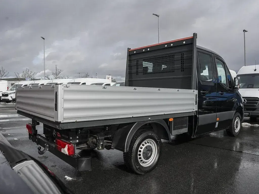 Używany Mercedes Sprinter 150 KM (110 kW) 2024 Czarny Van