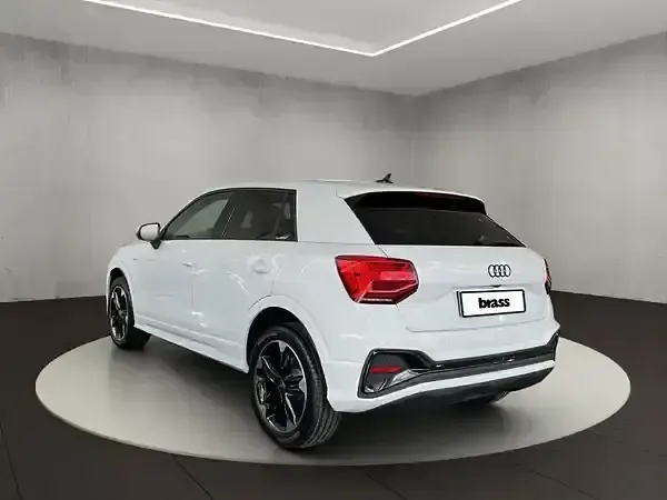 Neu Audi Q2 Ambiente 150 PS (110 kW) 2026 Gletscherweiß metallic SUV