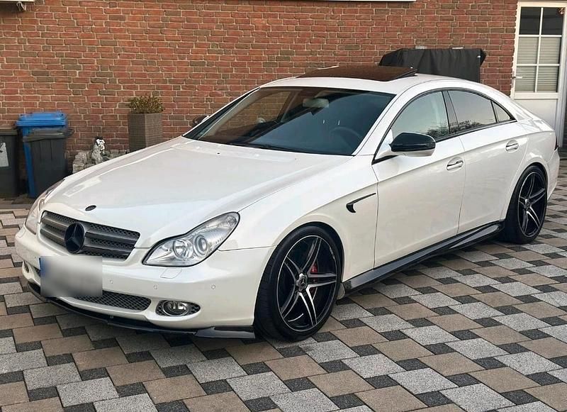 Weiß Gebraucht 2008 Mercedes CLS350 Limousine | 12.000 € (Teuer) - Bild 1/4