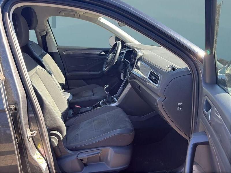 Gebraucht VW T-Roc 110 PS (80 kW) 2023 Grau SUV
