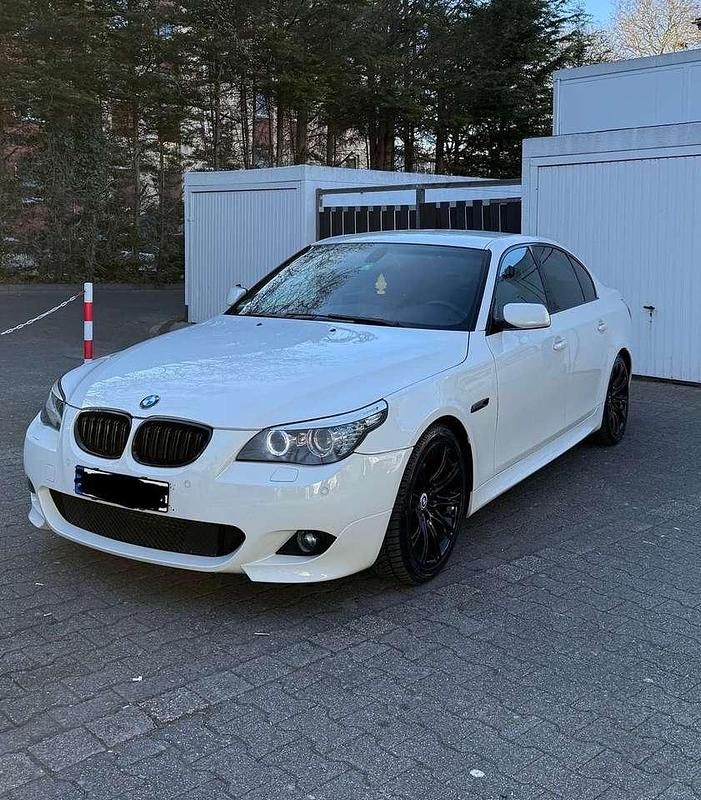 Weiß Gebraucht 2009 BMW 525 M Sport Limousine | 14.999 € - Bild 1/4