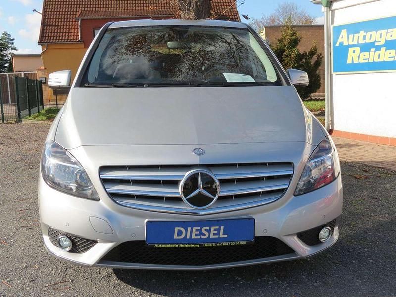 Gebraucht Mercedes B180 109 PS (80 kW) 2013 Grau Van / Kleinbus