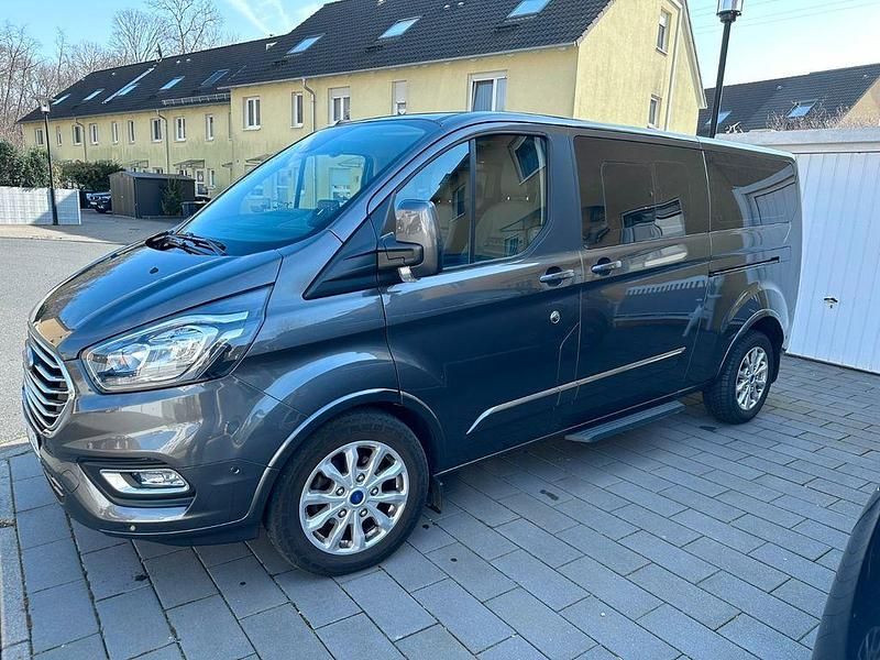 Gebraucht Ford Tourneo 252 PS (185 kW) 2021 Grau Van / Kleinbus