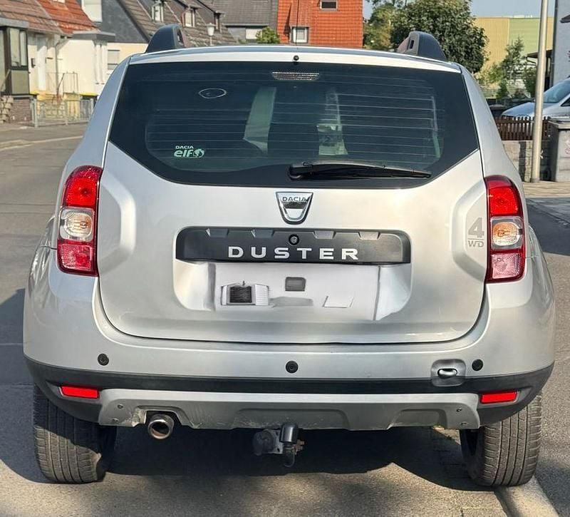 Silber Gebraucht 2016 Dacia Duster SUV | 11.000 € (Fairer Preis) - Bild 1/4