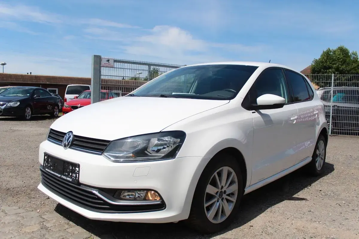 Gebraucht VW Polo Comfortline 90 PS (66 kW) 2015 Weiß Kleinwagen