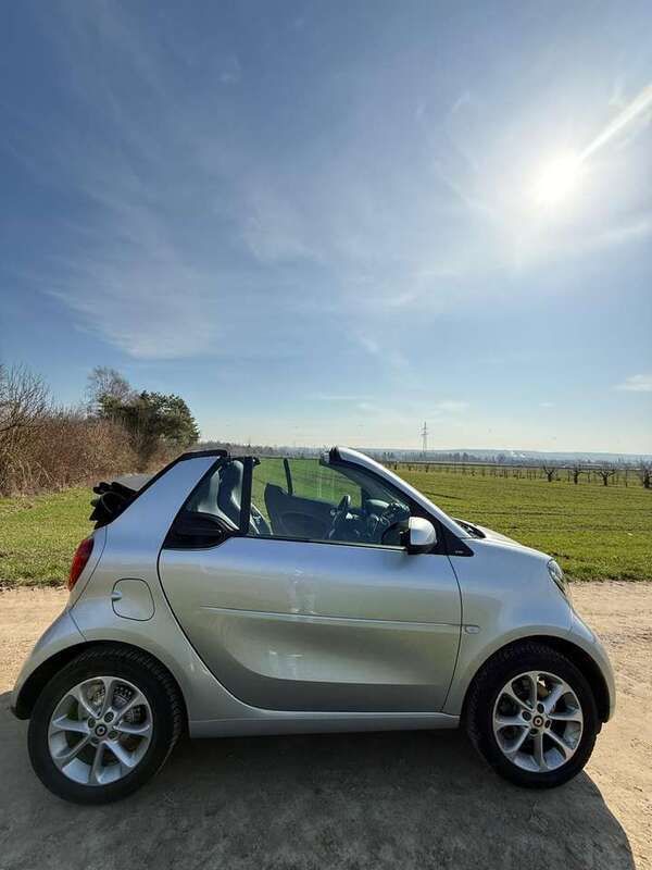 Grau Gebraucht 2019 Smart ForTwo Cabrio Basis Cabrio | 16.990 € (Fairer Preis) - Bild 1/4