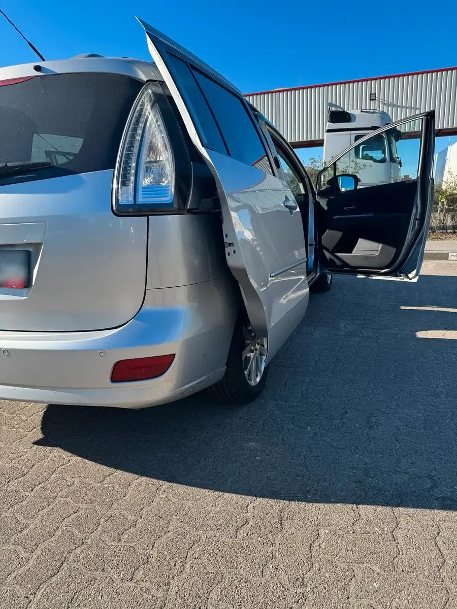 Second-hand Mazda 5 2009 Argintiu Monovolum