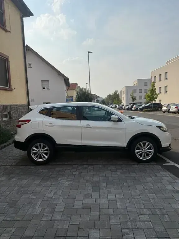 Gebraucht Nissan Qashqai 131 PS (96 kW) 2014 Weiß SUV