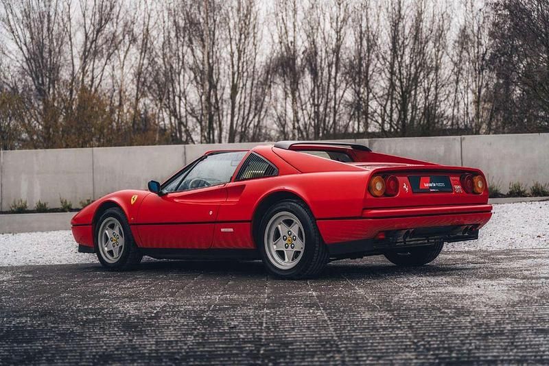 Second-hand Ferrari 328 271 CP (199 kW) 1986 Roșu Cabrio