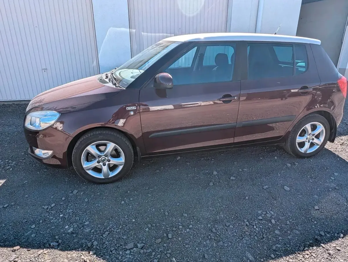 Gebraucht Skoda Fabia 70 PS (51 kW) 2012 Rot Limousine