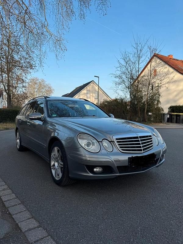 Gebraucht Mercedes E220 150 PS (110 kW) 2007 Grau Kombi