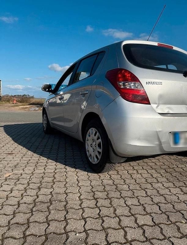Gebraucht Hyundai i20 77 PS (56 kW) 2010 Grau Kleinwagen