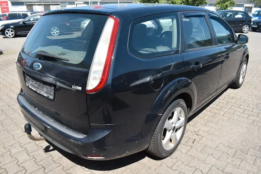 Gebraucht Ford Focus Style 109 PS (80 kW) 2010 Schwarz Limousine