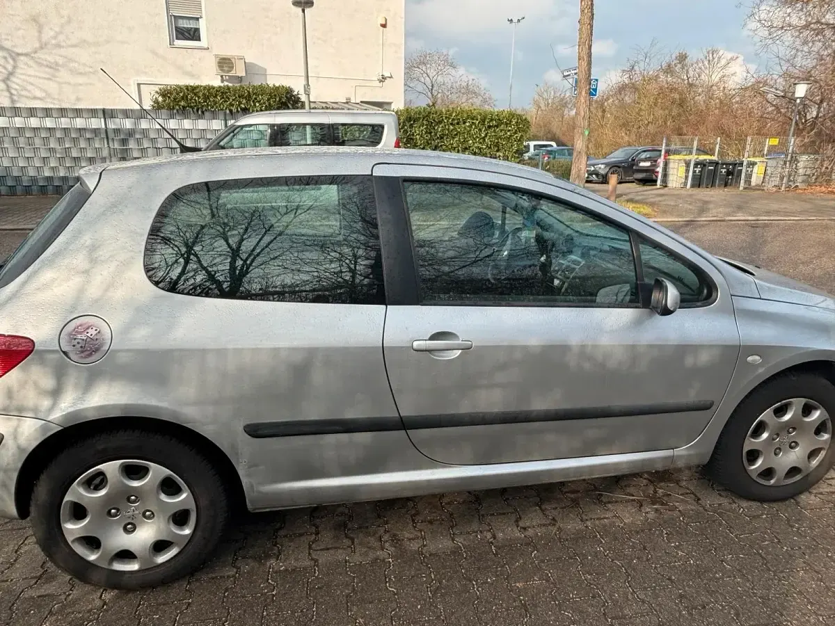 Gebraucht Peugeot 307 88 PS (64 kW) 2004 Silber Limousine