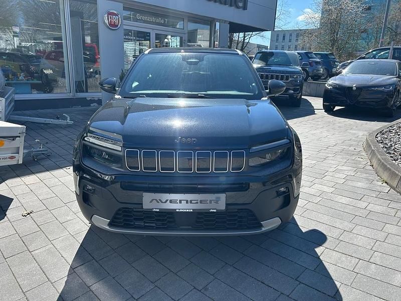 Neu Jeep Avenger Altitude 110 PS (80 kW) 2026 Schwarz SUV