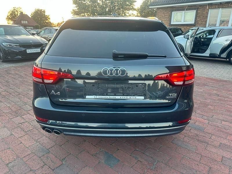 Gebraucht Audi A4 Sport 218 PS (160 kW) 2018 Grau Kombi