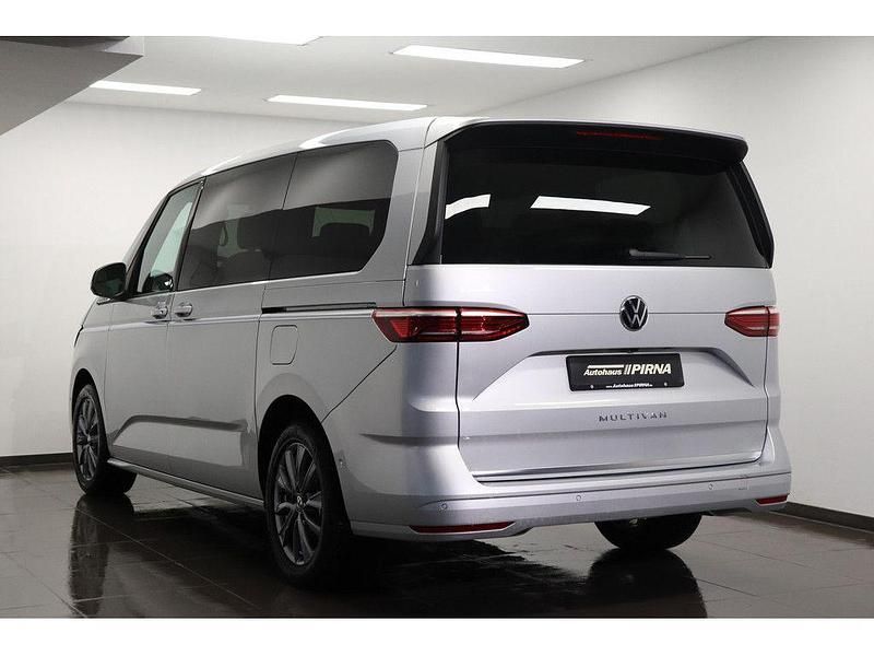 Gebraucht VW Multivan Style 150 PS (110 kW) 2025 Silber Van