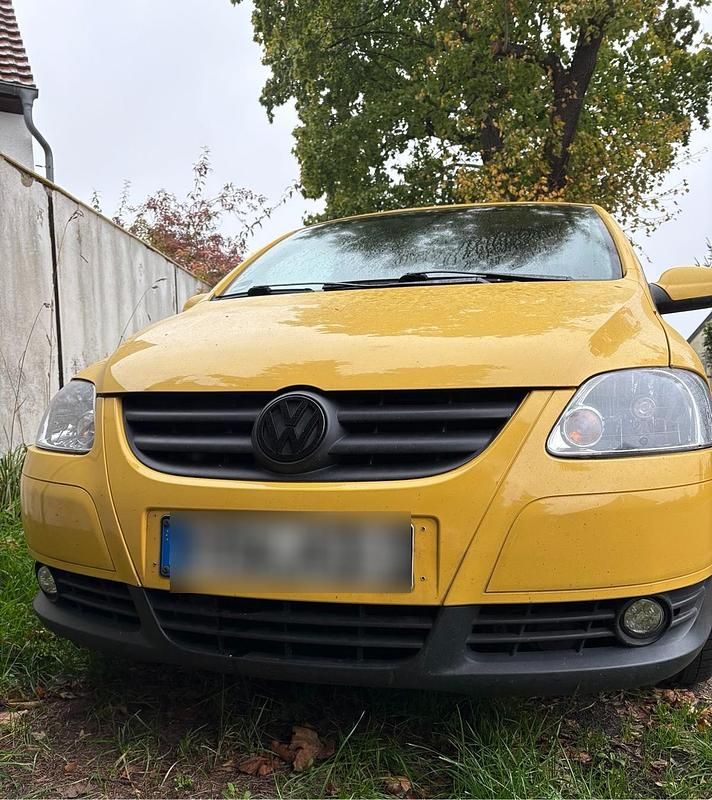 Gelb Gebraucht 2005 VW Fox Kleinwagen | 1.000 € (Fairer Preis) - Bild 1/4