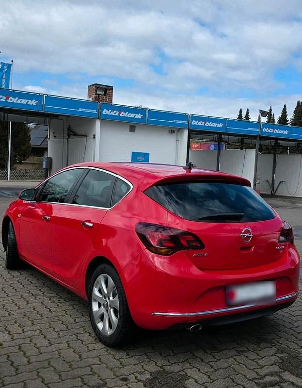 Gebraucht Opel Astra 165 PS (121 kW) 2012 Rot Kleinwagen