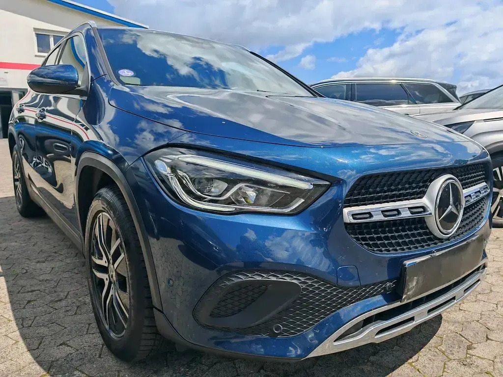 Gebraucht Mercedes GLA200 Progressive 163 PS (119 kW) 2023 Blau SUV
