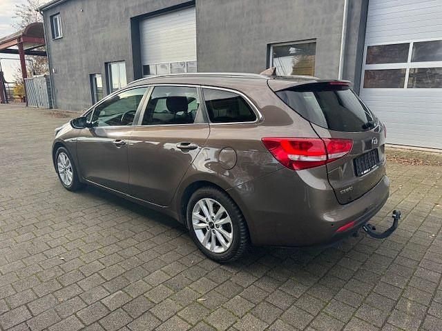 Gebraucht Kia Ceed Sportswagon Spirit 136 PS (100 kW) 2017 Beige Kombi