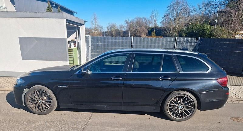 Gebraucht BMW 520 Luxury Line 184 PS (135 kW) 2013 Schwarz Kombi