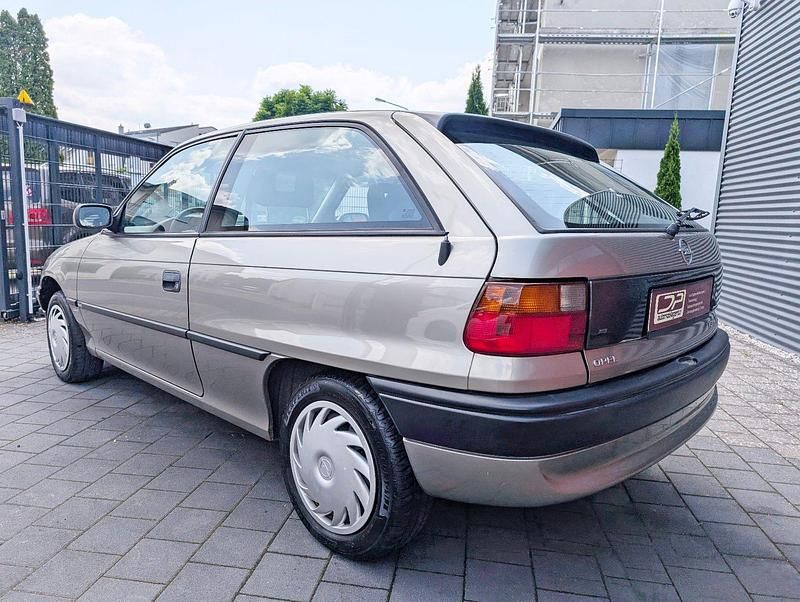 Gebraucht Opel Astra 71 PS (52 kW) 1996 Braun Limousine