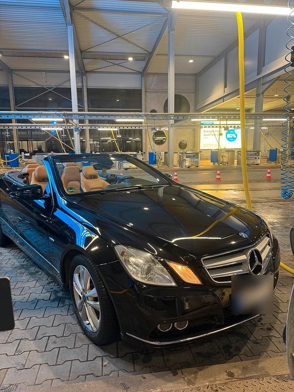 Gebraucht Mercedes E200 184 PS (135 kW) 2010 Schwarz Cabrio
