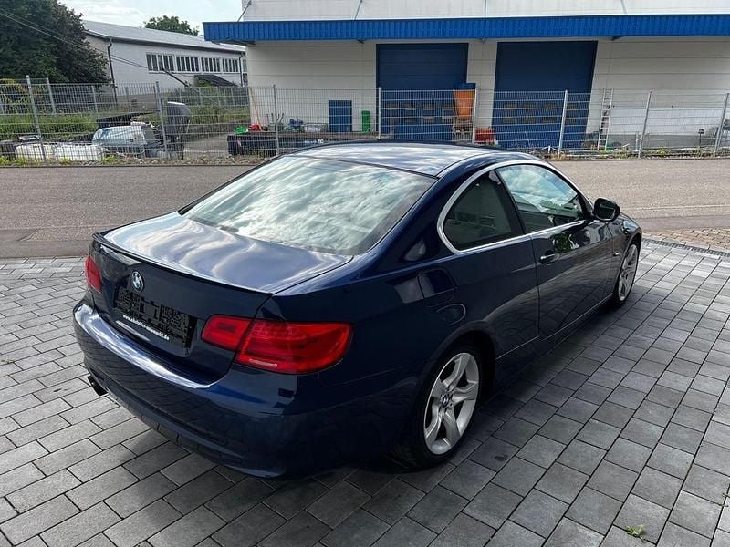 Gebraucht BMW 325 Sport Line 218 PS (160 kW) 2012 Blau Coupé