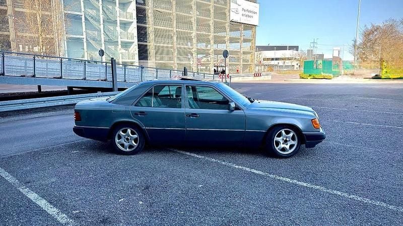 Gebraucht Mercedes E230 132 PS (97 kW) 1990 Limousine