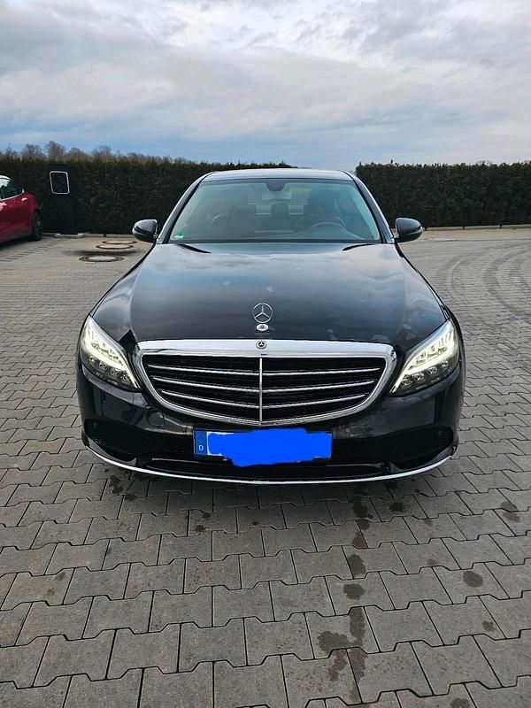 Schwarz Gebraucht 2018 Mercedes C220 Avantgarde Limousine | 21.000 € (Etwas zu teuer) - Bild 1/4