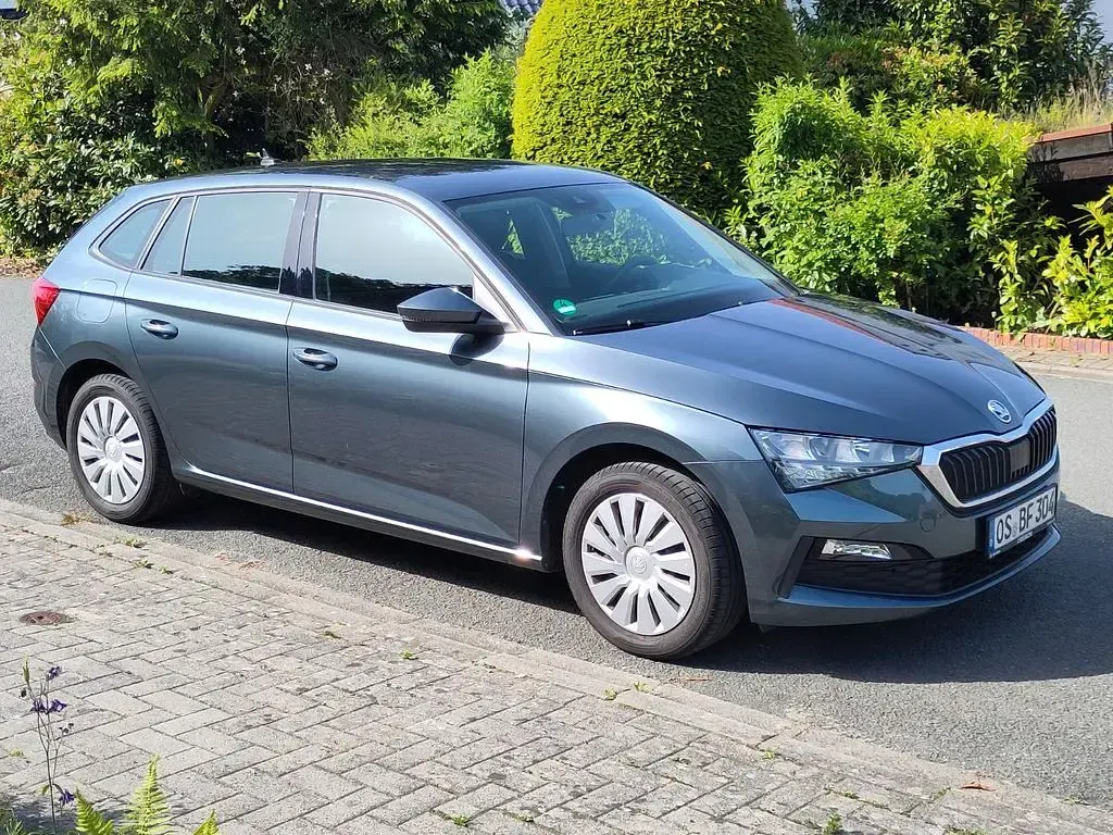 Gebraucht Skoda Scala Cool Plus 95 PS (69 kW) 2022 Grau Kleinwagen