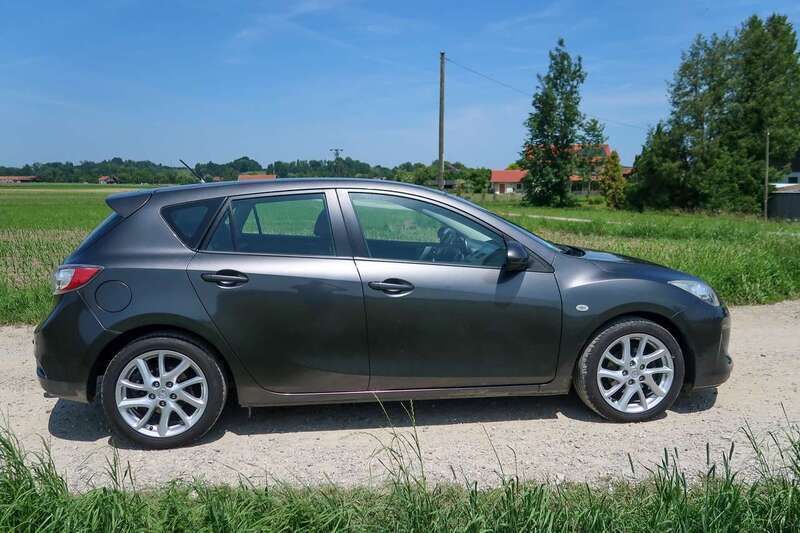 Grau Gebraucht 2012 Mazda 3 Edition Kleinwagen | 5.000 € (Fairer Preis) - Bild 1/4