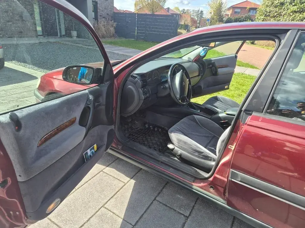 Gebraucht Opel Omega 116 PS (85 kW) 1996 Rot Limousine