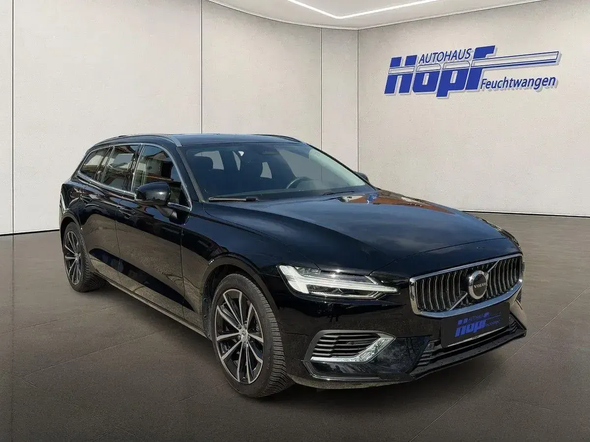 Gebraucht Volvo V60 Core 455 PS (334 kW) 2023 Schwarz Kombi